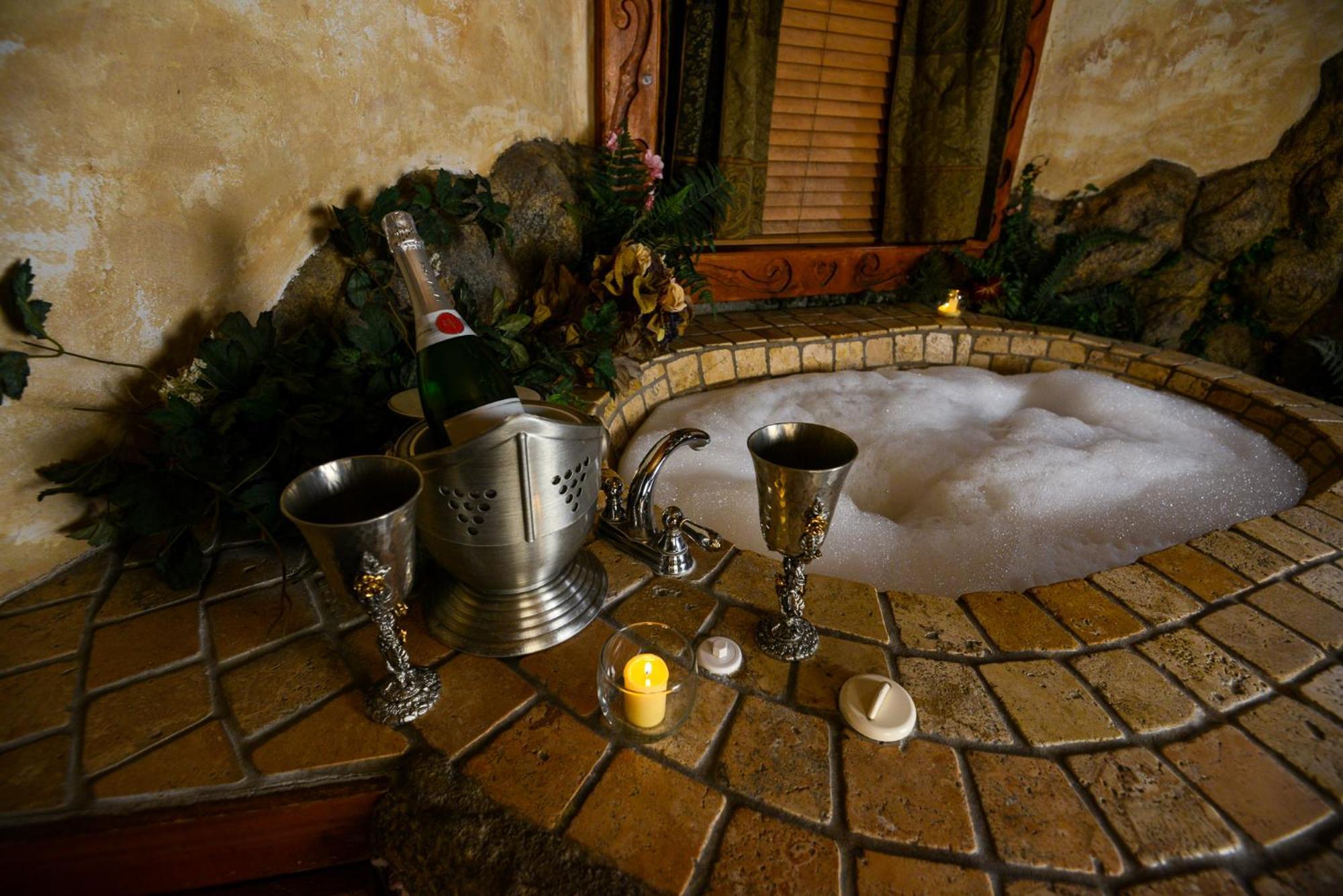 Castle Wood Theme Cottages- Couples Only Big Bear Lake Eksteriør bilde